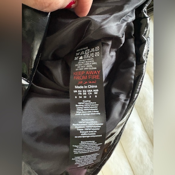 NWT PRETTYLITTLETHING Women's Black Vinyl Bubble Puffer Jacket-6 UK 2 US - Picture 8 of 8